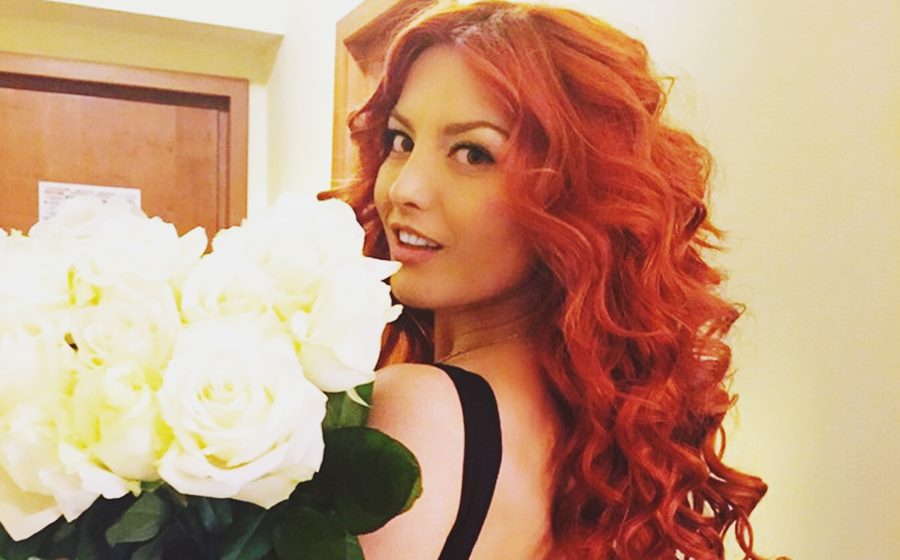 Trucul Care O Ajută Pe Elena Gheorghe Să Aibă Părul Gata Ondulat