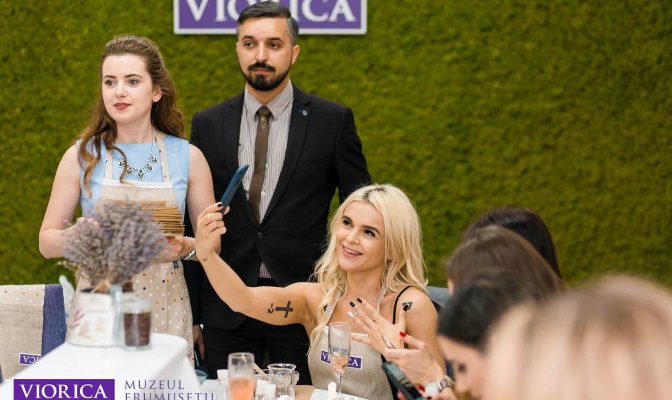 Influencerii instagramului moldovenesc și-au dat întâlnire cu ocazia dechiderii Muzeului Frumuseții Viorica Cosmetic