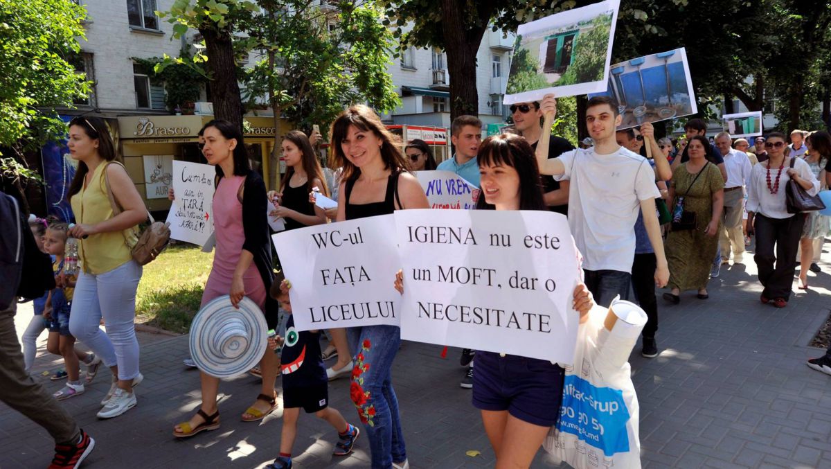 Mai Mul I Elevi I P Rin I Au Organizat Un Mar Denumit Marea