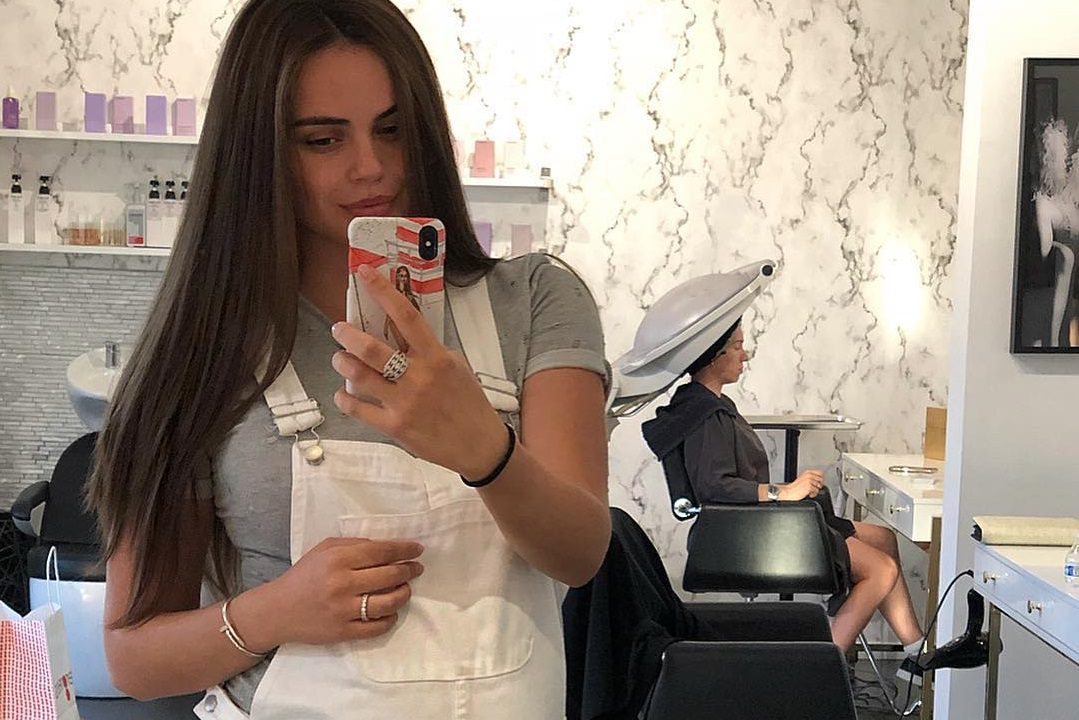 Trucul Xeniei Deli Pentru A Avea Un Păr Fabulos Modelul și A Vopsit