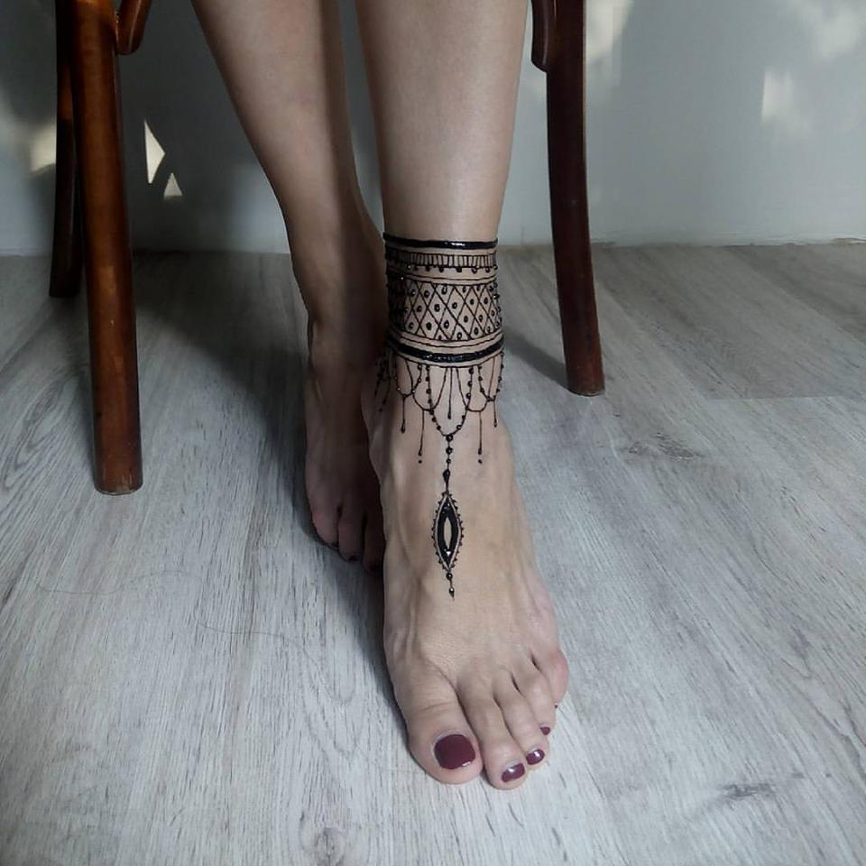 Lunar surface Daytime personality Artista mehendi Elena Mukievits îți recomandă 5 tatuaje cu henna,  solicitate în acest sezon - ea.md