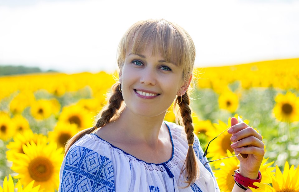 Diana Decuseară Onică - despre teatru, muzică și rolurile savuroase de la „Ora de Ras” (Interviu) - ea.md