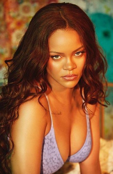Rihanna, o autobiografie de 7 kilograme de greutate și un maxim personal de 600 de milioane