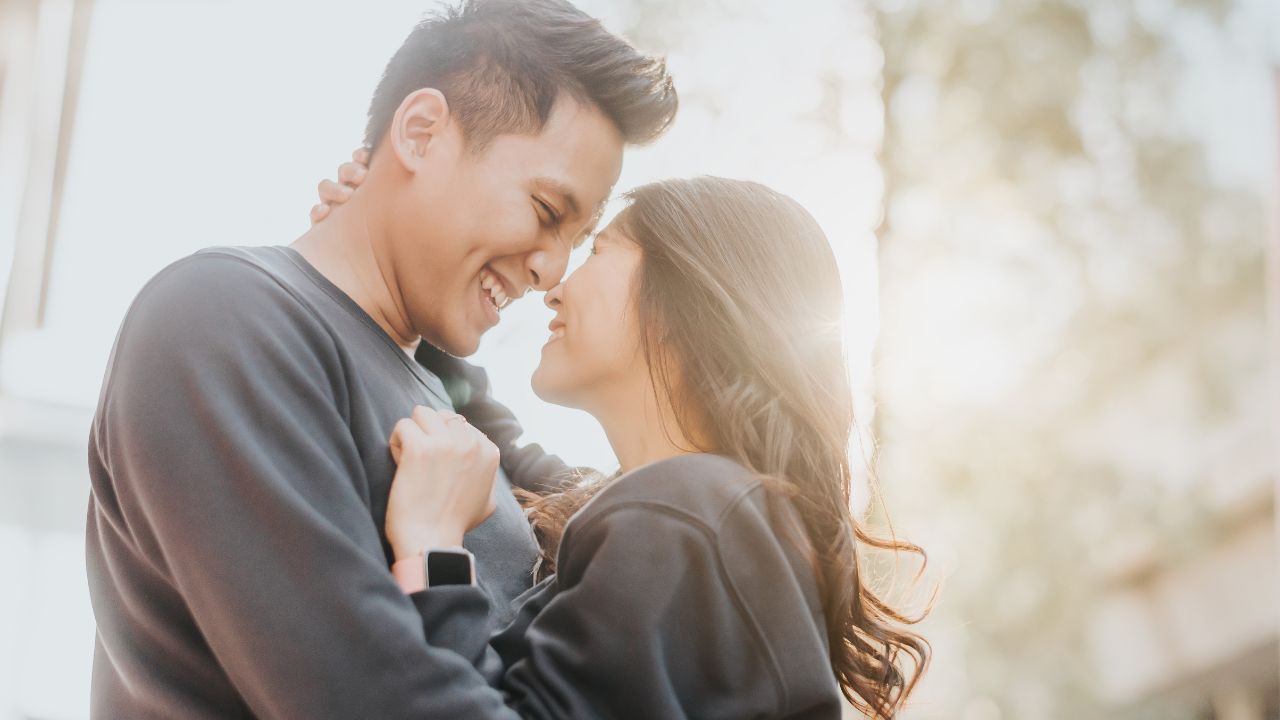 Trei zodii care își pot întâlni marea iubire în 2026. Astrologii vorbesc despre relații cu final fericit