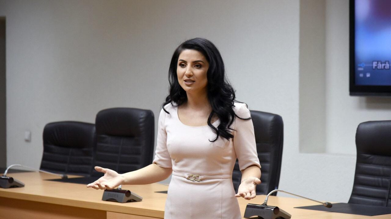 (Foto) Svetlana Sainsus își apără onoarea în judecată: „Suficient am ...