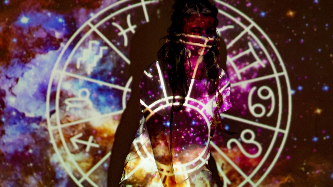 Prima zi din 2026 vine cu vești bune pentru o zodie: ce spun astrele pentru restul